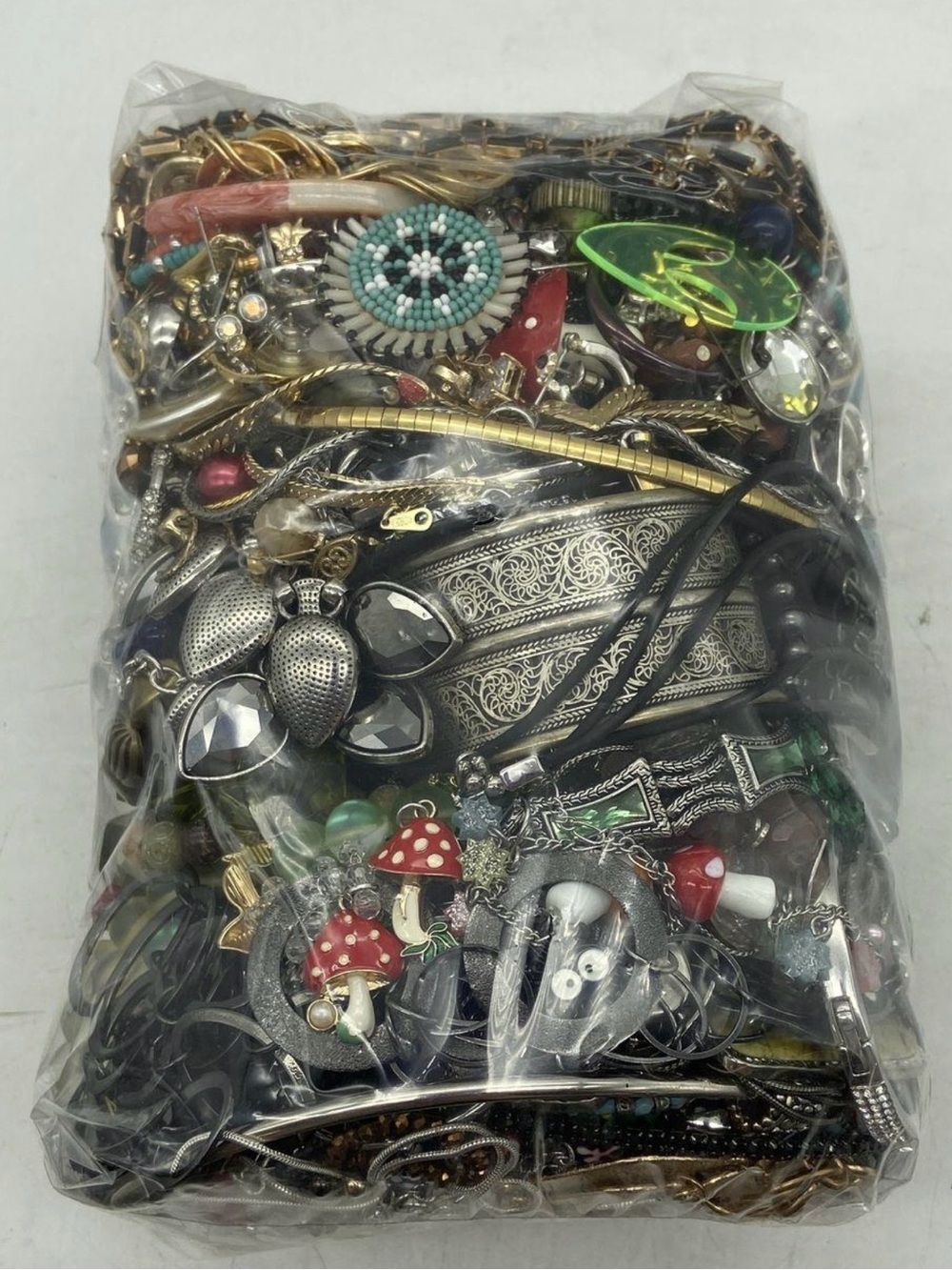 1 LB Curated Jewelry Lot | Personalized Style Vibe | Boutique Treasure Box - Picture 6 of 15